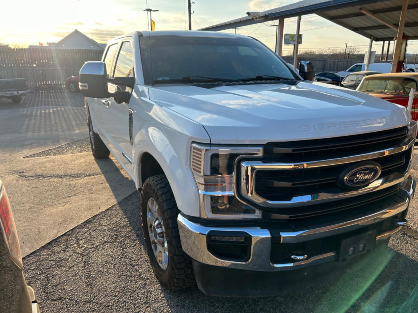 2021 White Ford F-250 SD King Ranch Crew Cab 4WD (1FT8W2BT5ME) with an 6.7L V8 OHV 16V DIESEL engine, 6A transmission, located at 1687 Business 35 S, New Braunfels, TX, 78130, (830) 625-7159, 29.655487, -98.051491 - Photo#1